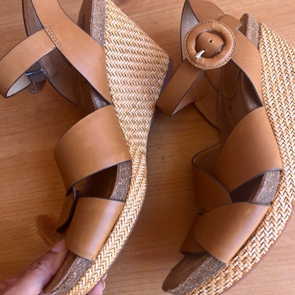 Sofft Women's Brown Leather Sandals - Picture 4 of 7
